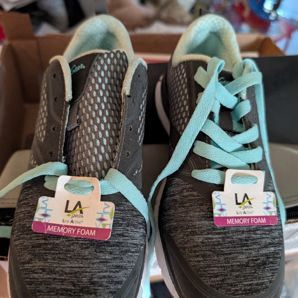 LA Gear Gray and Mint Sneakers